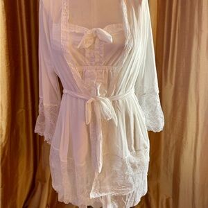 Elegant White Lace Trim Robe